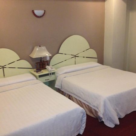 באגויו Prince Plaza Hotel מראה חיצוני תמונה