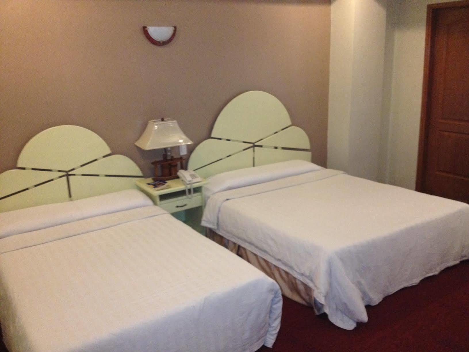 באגויו Prince Plaza Hotel מראה חיצוני תמונה